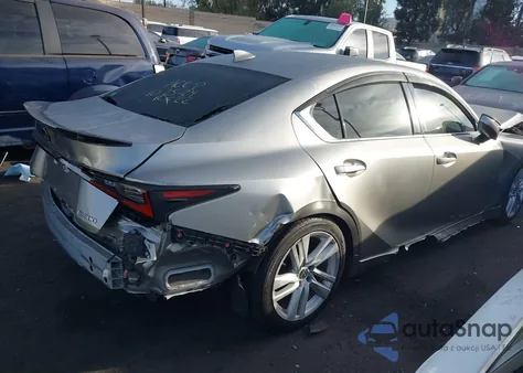 2021 Lexus Is 300 z USA, uszkodzony, nr VIN JTHCA1D29M5113500